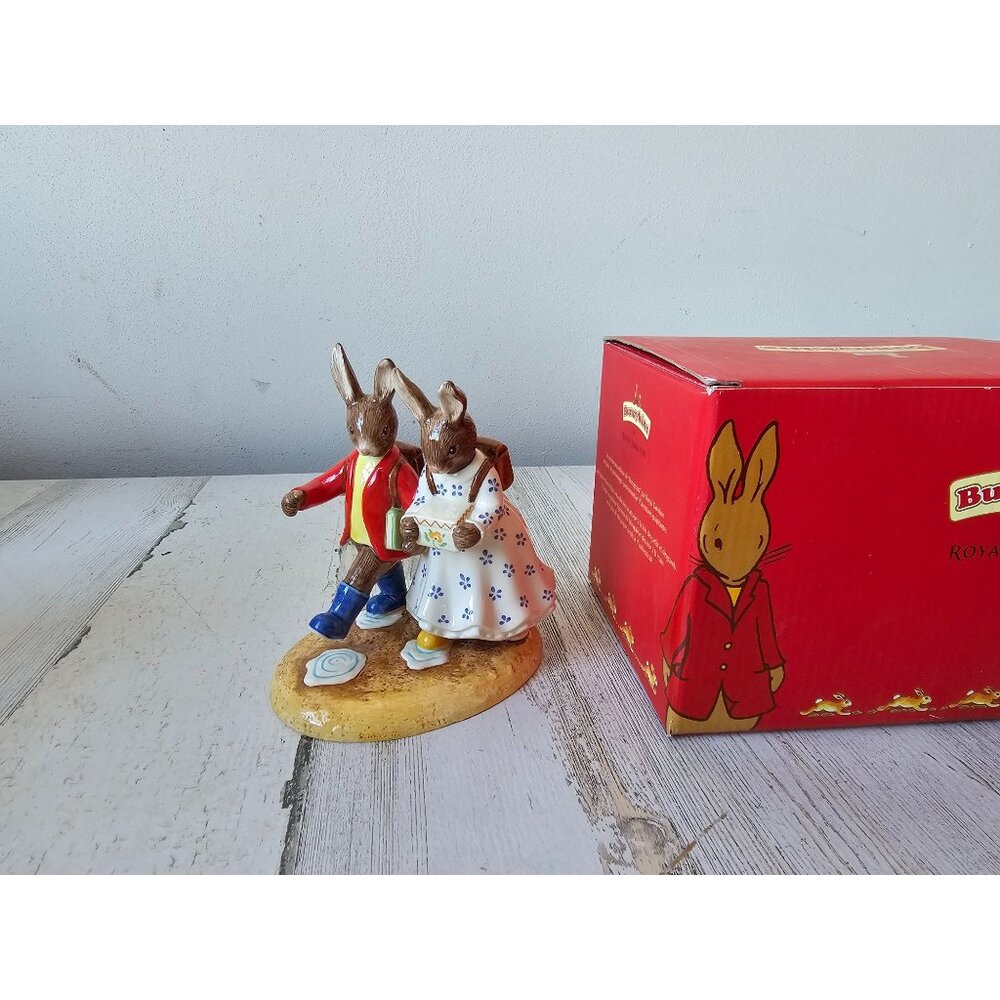 Royal doulton off to school DB498 signed bunnykins funny figurine porcelain stud